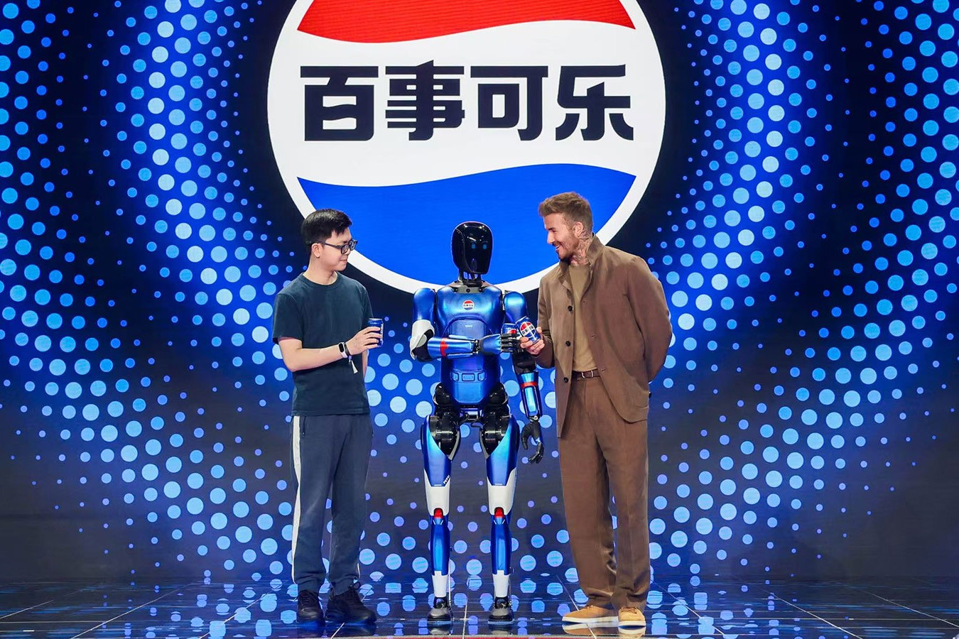 半岛(bandao·中国)机器人携手百事中国共创“百事蓝宝” 共燃渴望新章